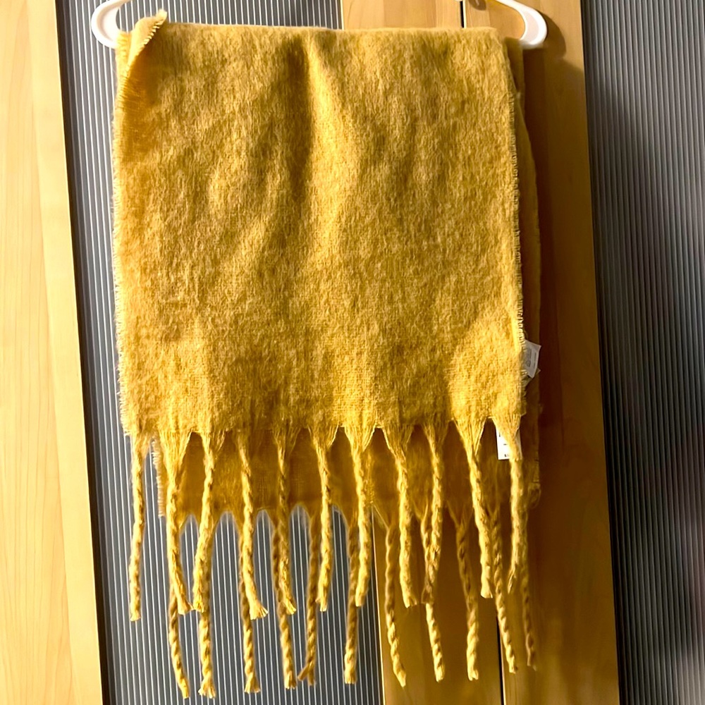 Brand new GAP scarf
